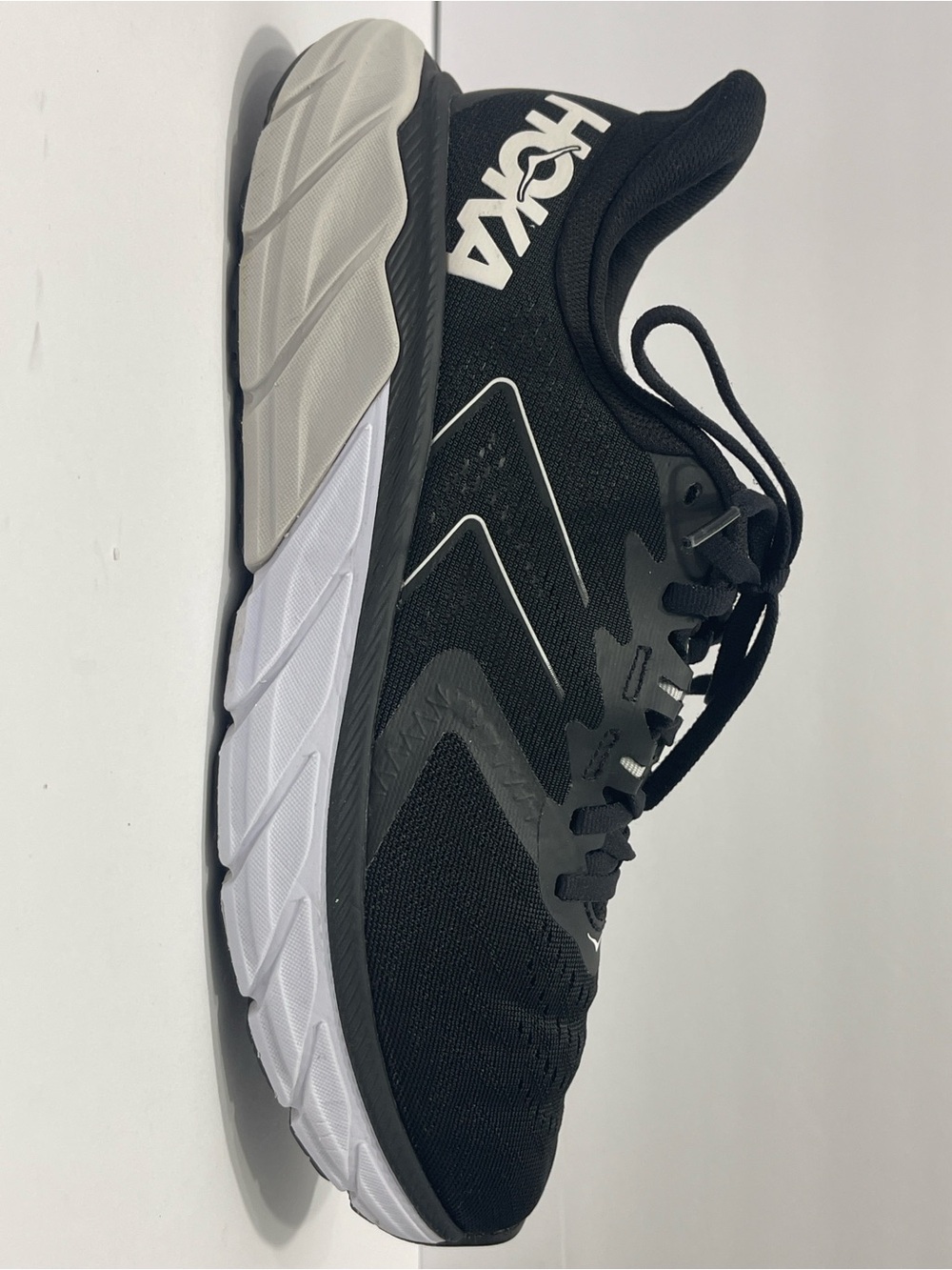 Hoka One One Women’s Black with White Sole Arahi 5 Stability Running Shoes Size8 - Picture 2 of 9